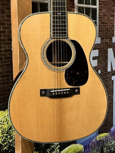 Martin 【進化しつづけるMartin】000-42 Modern Deluxe #2913011【ショッピングクレジット無金利&超低金利】