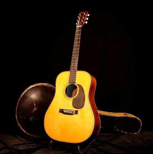 Martin D-28【1944年製(昭和19年)第二次世界大戦中に産声をあげた本物のゴールデンエラの入荷です!】解説試奏動画ご覧頂けます。