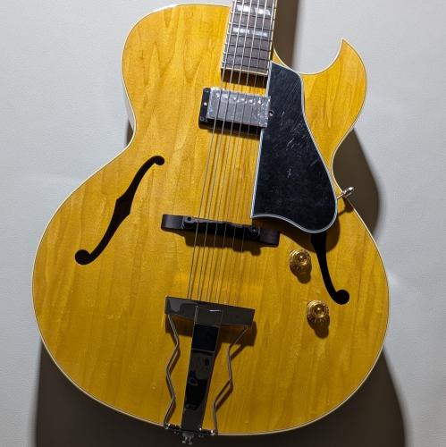 Archtop Tribute AT105 -Natural-【2.83kg】