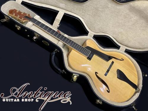 Benedetto Guitars 16-B Custom 2013年製 European Spruce & Figured Maple w/Burl Headstock EX+++ "One-Off Special Spec"