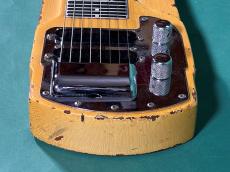 Fender DELUXE-8_6