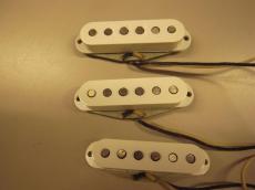 Fender Custom Shop 69 Strat Pickups Abigail Ybarra (2006)_2