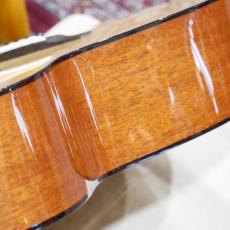 Rabbit 69 Lucky 13 / Mahogany 【ストラディバリの森で伐採された「ニュームーン・スプルース」トップ採用の極上モデル。】_9