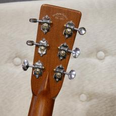 Rabbit 69 Lucky 13 / Mahogany 【ストラディバリの森で伐採された「ニュームーン・スプルース」トップ採用の極上モデル。】_12