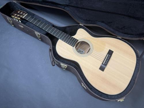 K.Yairi NY-0016 Custom / Slotted Head・Solid Spruce Top・Solid Mahogany Side and Back・Venetian Cutaway・Ebony Fingerboard and Rectangular Bridge・Clear Pick guard【With Original Case】2007年製