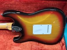 Fender STRATOCASTER_3