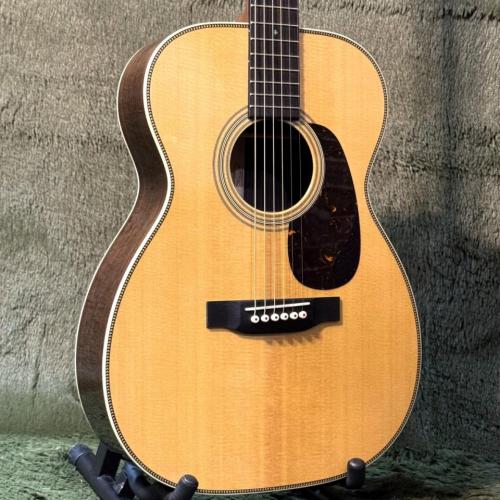 Martin 【当店限定特典付き】00-28 Standard #2953513【抱え心地の良いサイズから出る艶やかな高音】