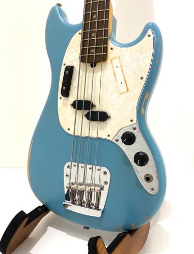Fender JMJ Road Worn Mustang Bass, Rosewood Fingerboard / Faded Daphne Blue