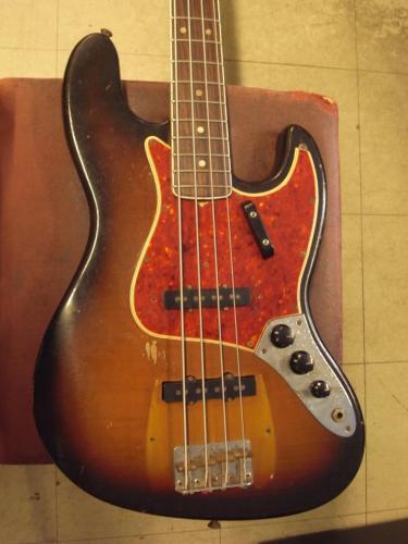 Fender JAZZ BASS (1966)