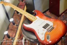 Fender 2018 Standard Stratocaster Plus Top Left handed (Aged Cherry Burst)_3