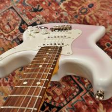 Fender Made in Japan Hybrid II 2026 Collection Stratocaster Misty Satin, Rosewood Fingerboard, Pink Mist_5