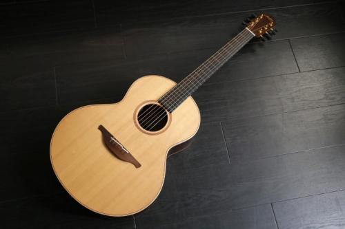 Lowden S-32　
