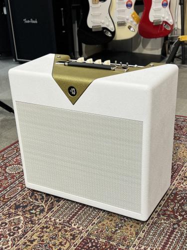 Divided by 13 CCC9/15 - White Bronco Tolex / Gold Tolex -