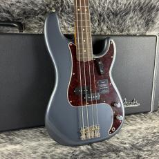 Fender Limited Edition Vintera II Road Worn '60s Precision Bass Charcoal Frost Metallic