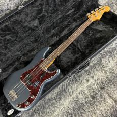 Fender Limited Edition Vintera II Road Worn '60s Precision Bass Charcoal Frost Metallic_3