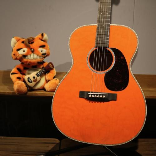 Martin CUSTOM SHOP CTM OM Quilted Maple Body / Translucent Orange