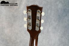 Gibson J-45 (1955) 1955年ならではの過渡期の仕様を持った1本で、スキャロップブレーシングでラージピックガード仕様の魅力ある個体です。_8