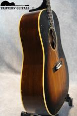 Gibson J-45 (1955) 1955年ならではの過渡期の仕様を持った1本で、スキャロップブレーシングでラージピックガード仕様の魅力ある個体です。_10