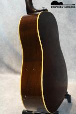 Gibson J-45 (1955) 1955年ならではの過渡期の仕様を持った1本で、スキャロップブレーシングでラージピックガード仕様の魅力ある個体です。_11