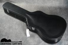 Gibson J-45 (1955) 1955年ならではの過渡期の仕様を持った1本で、スキャロップブレーシングでラージピックガード仕様の魅力ある個体です。_17