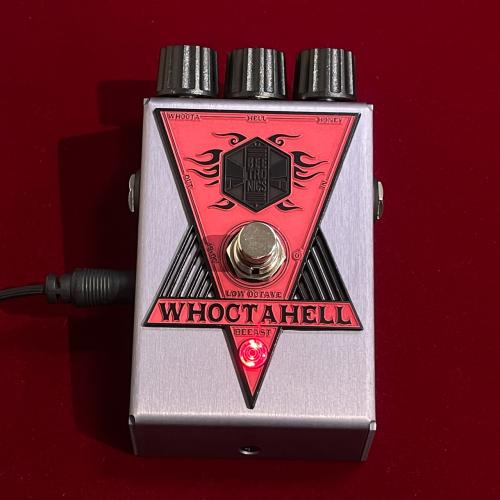 Beetronics WHOCTAHELL V2 【在庫入替特価】【限定生産モデル】【野獣が唸るローオクターブファズ】