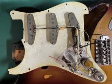 Fender STRATOCASTER 3CS/R_11