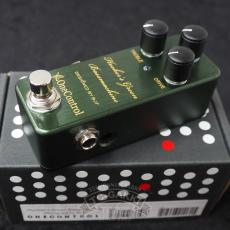 One Control Hooker’s Green Bass Machine