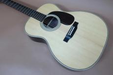 Martin 000-28 Modern Deluxe / Inly Logo・Waverly Open Back Gold Peg・Solid Spruce Top With VTS・Solid Rosewood Side and Back・Adirondack Spruce Brace With VTS・Ebony Fingerboard and Bridge・Herringbone and Flamed _3