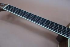 Martin D-28CWB Commemorative Edition / Clarence White・Large Sound Hole・Premium Adirondack Spruce Top・Premium Brazilian Rosewood  Side and Back・Ebony Fingerboard and Bridge ・Long Sddle【With Original Case】2003_9