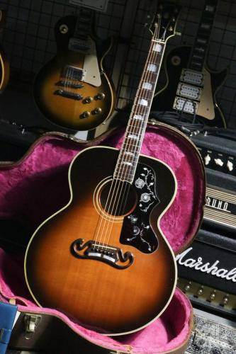 Gibson J-200 VS 1990
