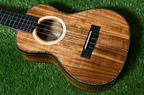 Uma ukulele UK-30ST Tenor