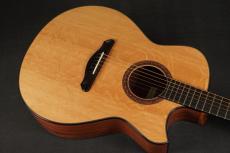 Fujii Guitars OM Cutaway_11