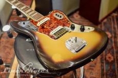 Fender 1966 Jaguar (3 Tone Sunburst)_3