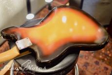Fender 1966 Jaguar (3 Tone Sunburst)_8