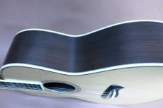 TACOMA PBR-40 Limited Edition / Solid AAA Engelmann Spruce Top・Solid Brazilian Rosewood Side and Back・Abalone Trim and Rosette・Ebony Fingerboard and Bridge・Ivoroid Binding【With Original Hard Case】2001年製_4