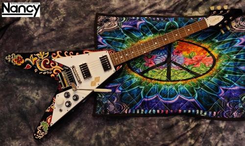 Epiphone JIMI HENDRIX PAINTED V Epiphone Inspired by Gibson Custom Shop Jimi Hendrix "Love Drops" Flying