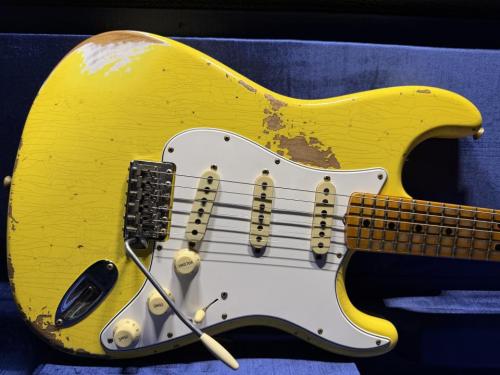 Fender Custom Shop Fender Custom Shop '69 Stratocaster Heavy Relic Reverse Headstock / Aged Canary Yellow