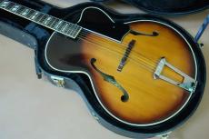 Chaki P-80 / Venetian Cutaway・Inlay Logo・Original Peg・Double Parallelogram Inlay・Ebony Fingerboard・Arched Spruce top・Maple Side and Arched Maple back・f-Sound Hole【Original Hard Case】1970年代製_2