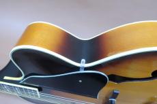 Chaki P-80 / Venetian Cutaway・Inlay Logo・Original Peg・Double Parallelogram Inlay・Ebony Fingerboard・Arched Spruce top・Maple Side and Arched Maple back・f-Sound Hole【Original Hard Case】1970年代製_5
