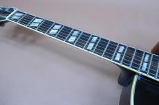 Chaki P-80 / Venetian Cutaway・Inlay Logo・Original Peg・Double Parallelogram Inlay・Ebony Fingerboard・Arched Spruce top・Maple Side and Arched Maple back・f-Sound Hole【Original Hard Case】1970年代製_9
