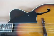 Chaki P-80 / Venetian Cutaway・Inlay Logo・Original Peg・Double Parallelogram Inlay・Ebony Fingerboard・Arched Spruce top・Maple Side and Arched Maple back・f-Sound Hole【Original Hard Case】1970年代製_12
