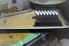 ARIA 【チューニング済み】　アンプに繋げる AutoHarp　マイクつき コードハープ　【アリア オートハープ ARIA　 ACH-210S 】_8