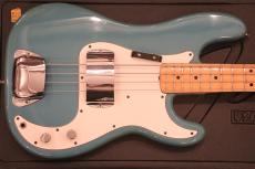 Fender 1980 Precision Bass "International Color Series Maui Blue Finish"_3