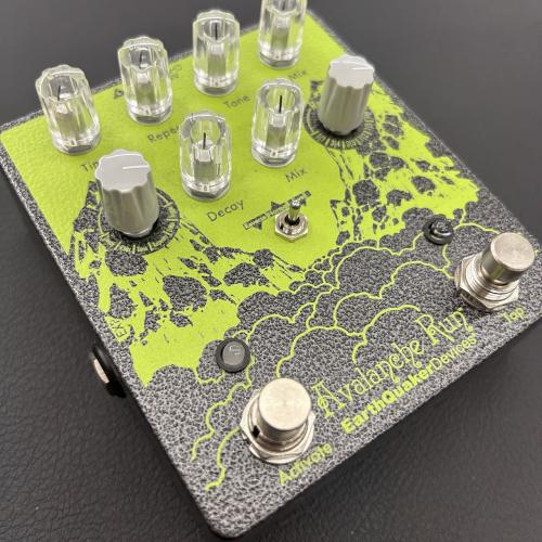 EarthQuaker Devices Avalanche Run Hammered Gray