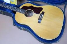 Gibson J-50 / Montana factory・Solid Spruce Top・Solid Mahogany Side and Back・Mahogany Neck・One Rings Rosetta・Normal Saddle・Large Pick-guard・With Active Pickup 【With Original Hard Case】  1999年製_2