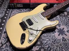 Fender Custom Shop Fender Custom Shop Custom Deluxe S-1 Stratocaster S-S-H Relic / Aged Vintage White_3