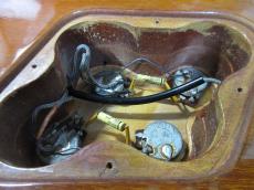 Gibson 1974 Les Paul Deluxe Gold Top_10