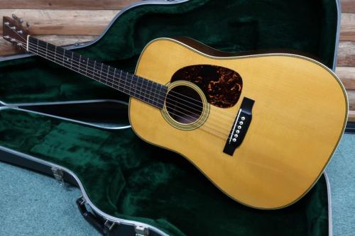 Martin D-28 75th Anniversary Edition /  Old Decal Logo・Waverly peg・Solid Adirondack Spruce Top・Solid Madagascar Rosewood Side and Back・Ivory Nut and Saddle・Ebony Fingerboard・Torts Color Pick-guard【With Marti