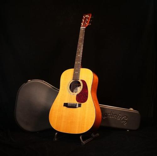 Martin MTV-1 Unplugged Model【限定697本 ローズウッドとマホガニーのハーフ&ハーフなサイドバック材仕様の特別モデル! クリスマーチン4世の遊び心満載のモデルです! 】解説試奏動画ご覧ください。