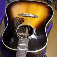 Gibson Custom Shop 　Murphy Lab Acoustic Collection 1942 Banner Southern Jumbo  Light Aged  Vintage Sunburst 2023年製です_9